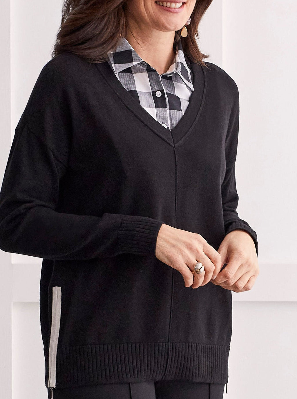 V NECK SWEATER W/ZIPPER-BLACK