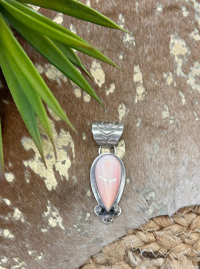 Pink Conch Etched Pendent