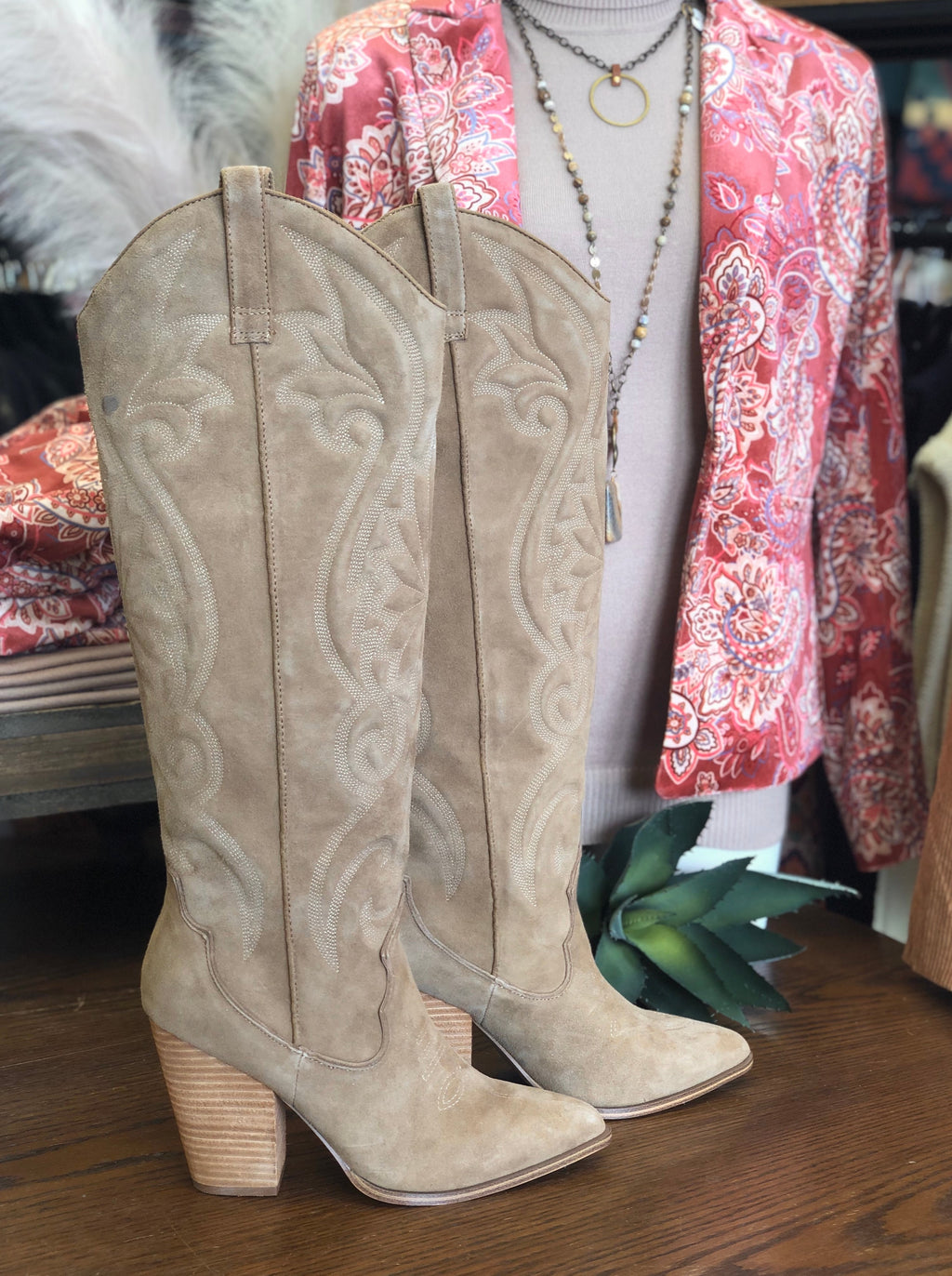 Steve Madden Lasso Boots in Chestnut Suede