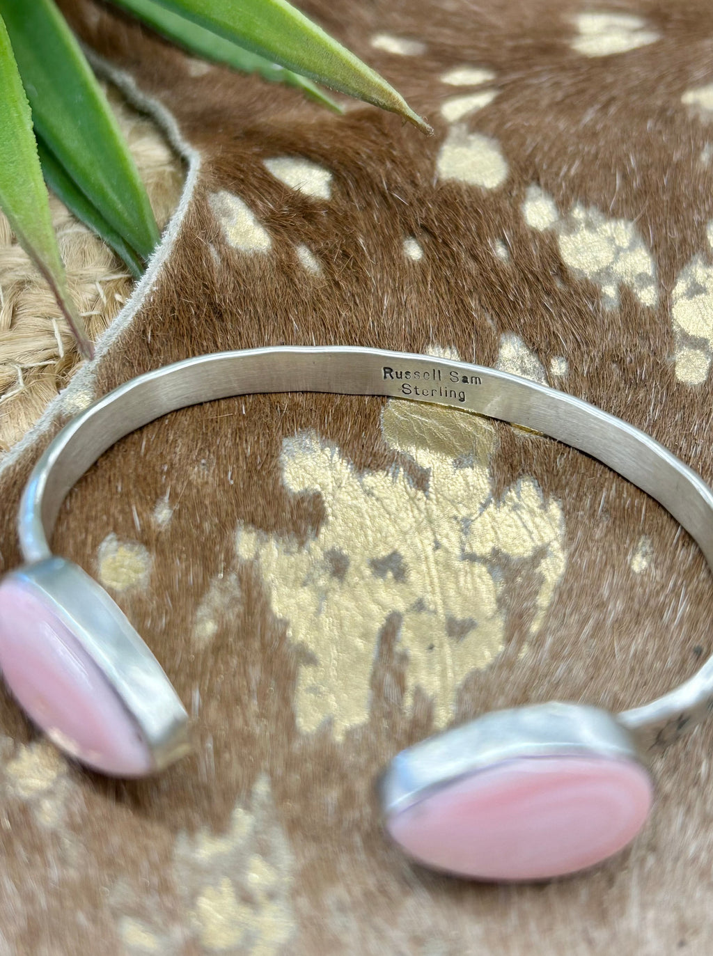 Teardrop Pink Conch Etched Cuff