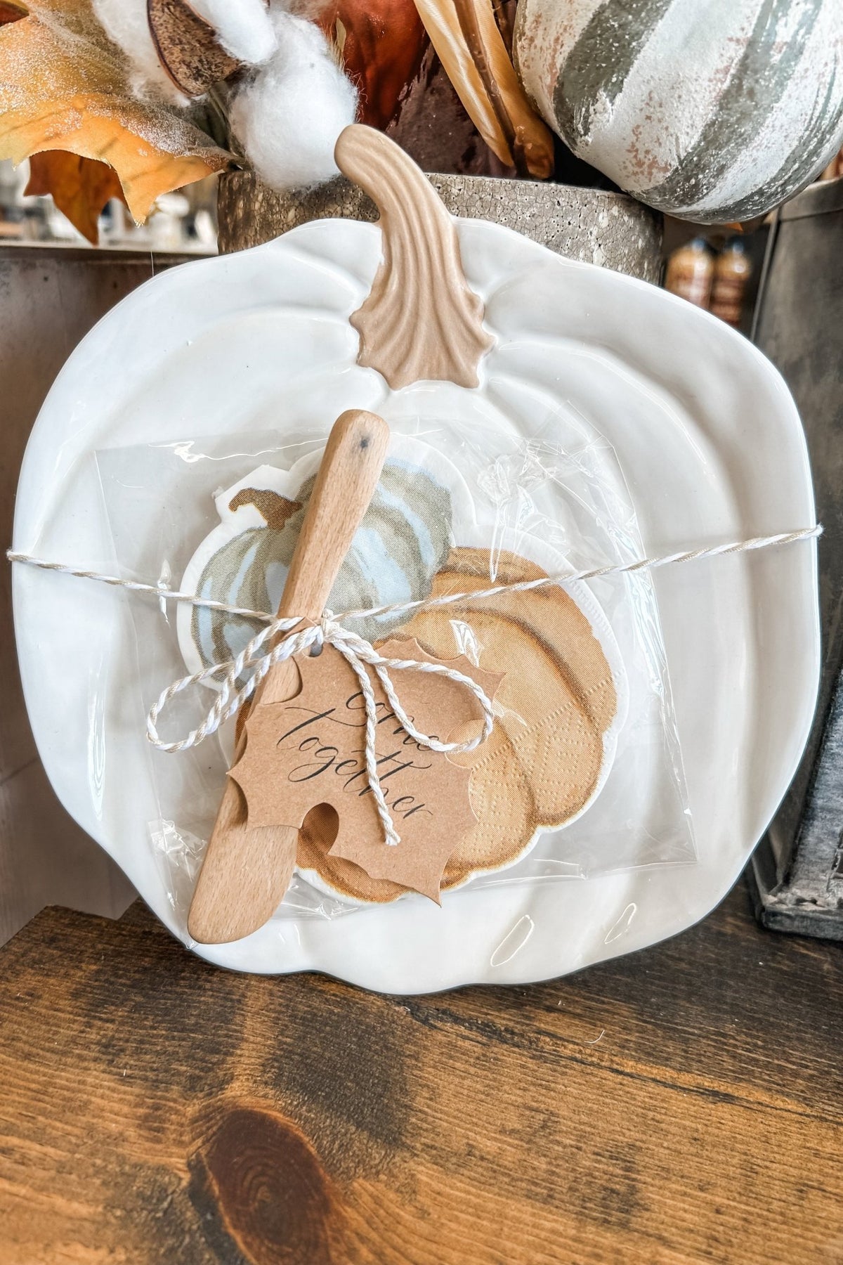 Cream Pumpkin Cheese Plate Set with Knife - Allure Boutique WY